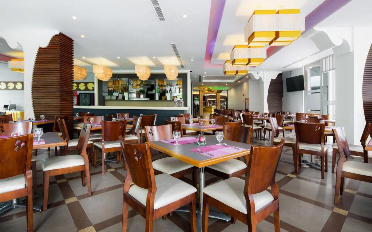 Aiyara Grand Hotel-1