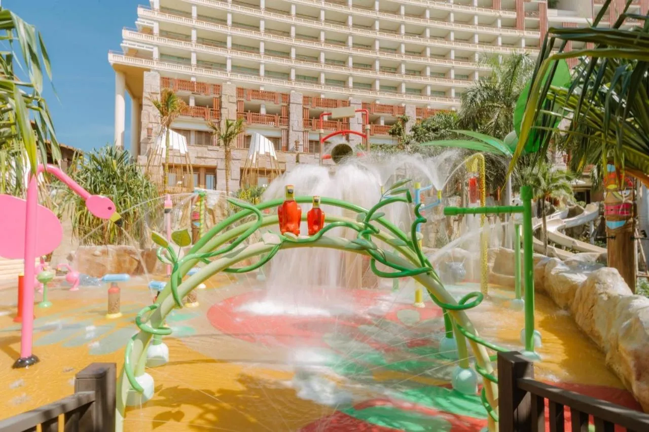 Centara Grand Mirage Beach Resort Pattaya slide-3