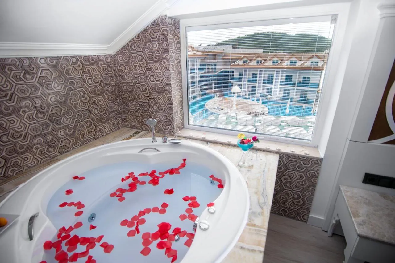Ocean Blue High Class Hotel slide-4