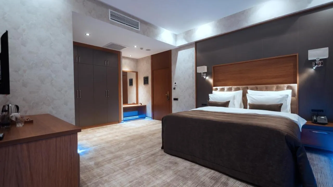 Midtown Hotel Baku slide-5