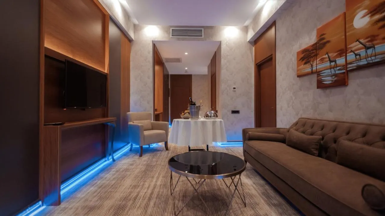 Midtown Hotel Baku slide-4