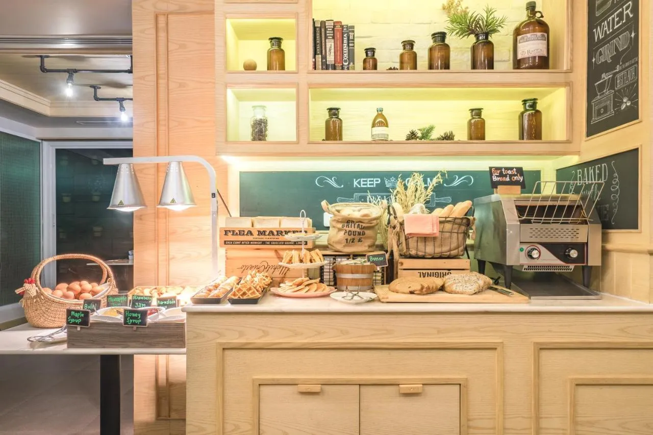 Citrus Sukhumvit 11 by Compass Hospitality hotel slide-4