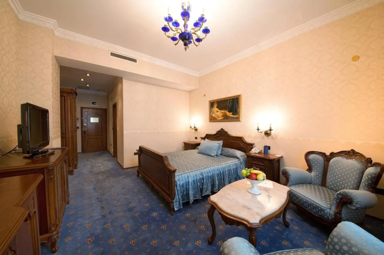 Grand Hotel-1