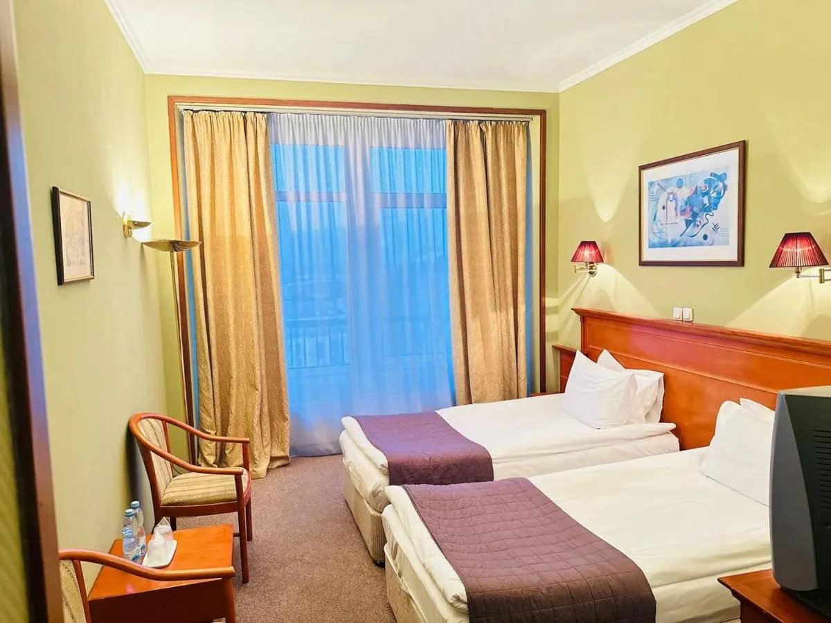 Dnipro Hotel slide-4