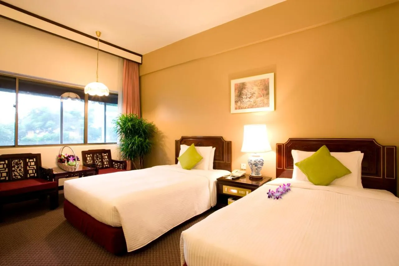 Grand Pacific Hotel slide-3