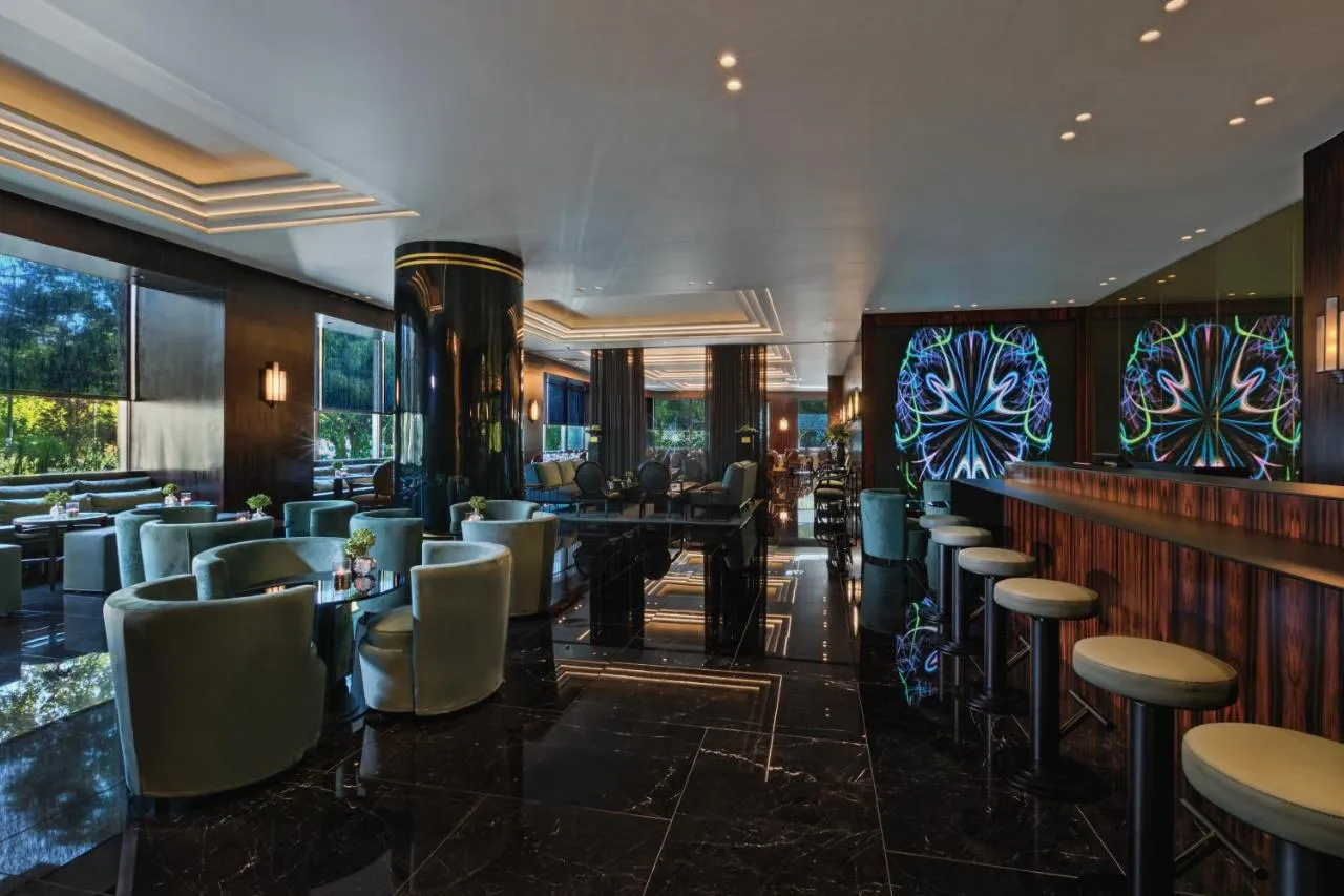 Divani Caravel Hotel slide-5