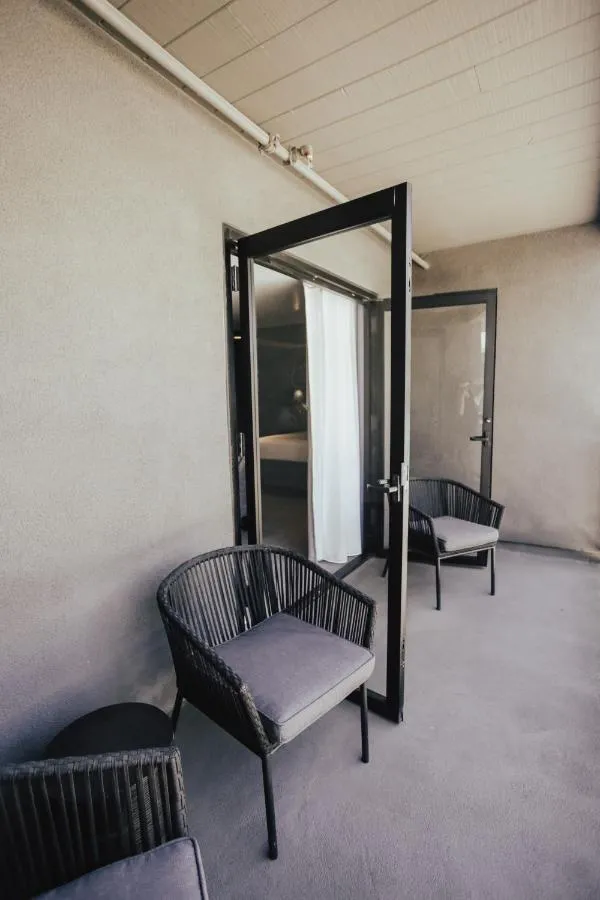 The Winston Hotel slide-3