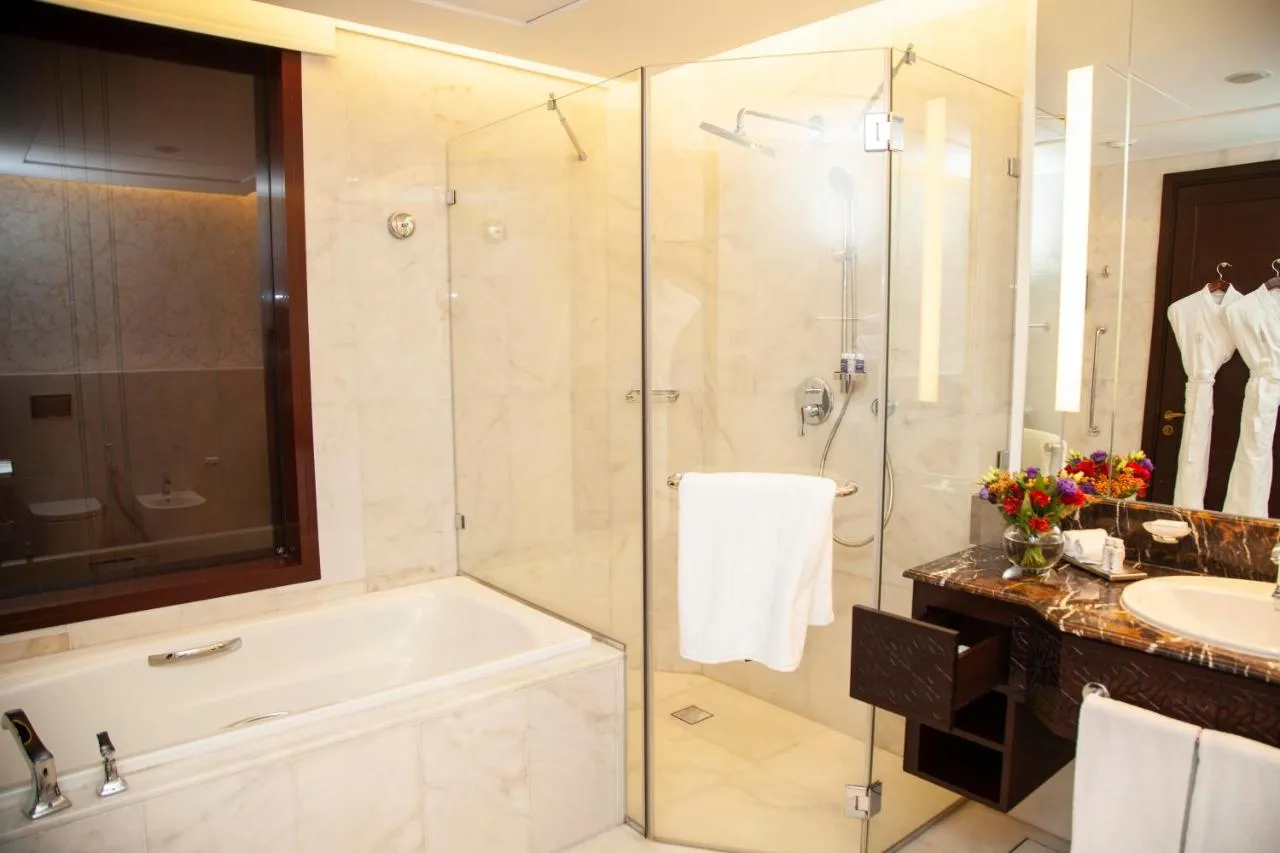 Bab Al Qasr Hotel slide-3