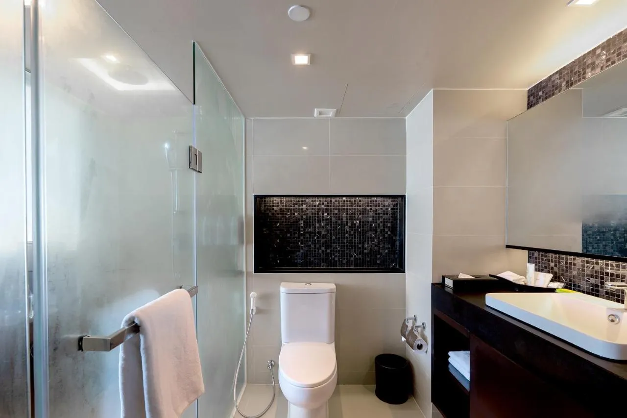 Le Meridien Phuket Beach Resort slide-3