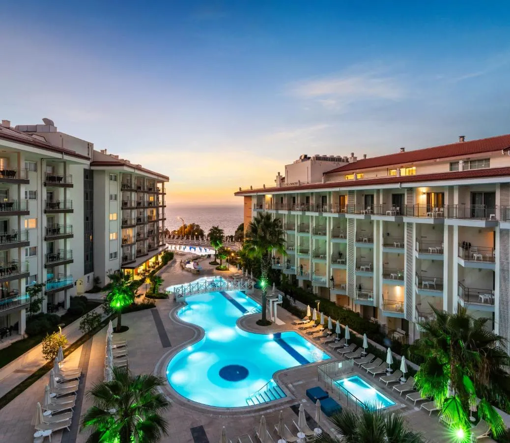 Ramada Hotel & Suites by Wyndham Kusadasi slide-3