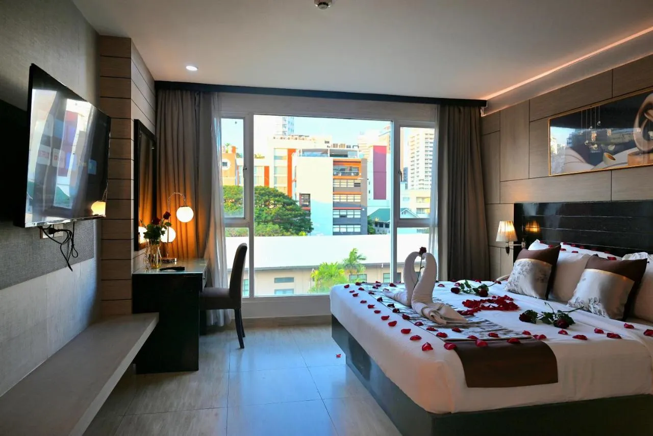 Boss Suites Nana hotel slide-4