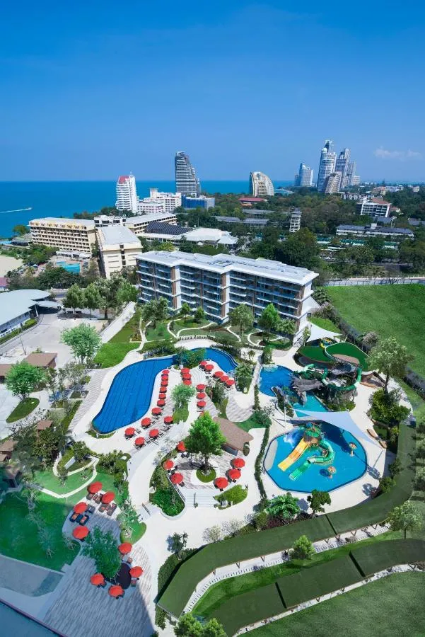 Amari Residences Pattaya slide-4