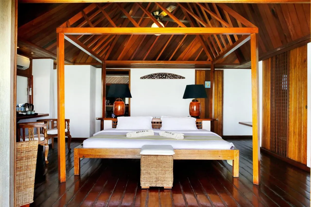 Gangehi Island Resort slide-5