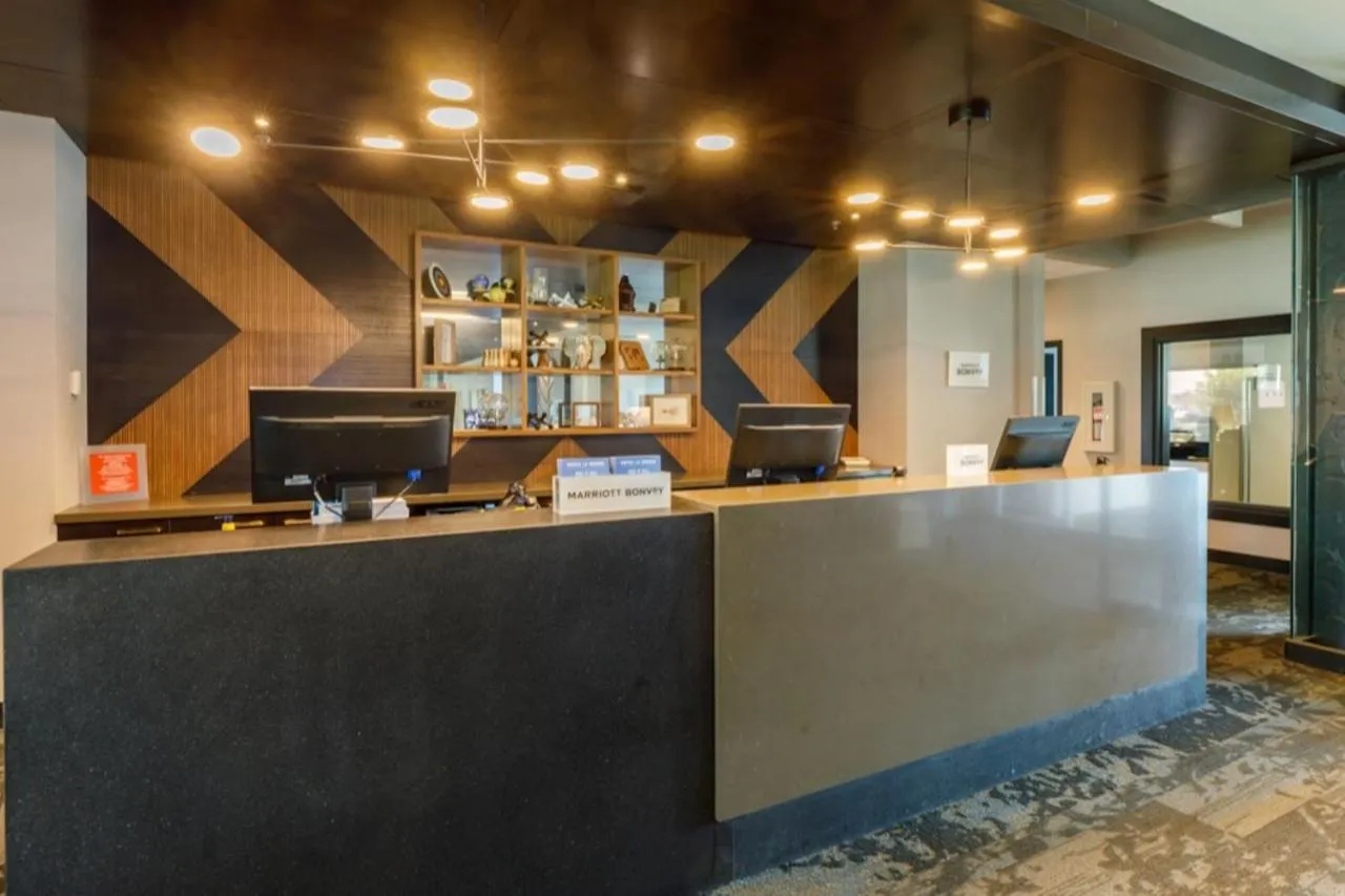 Four Points by Sheraton Lévis Convention Centre-1