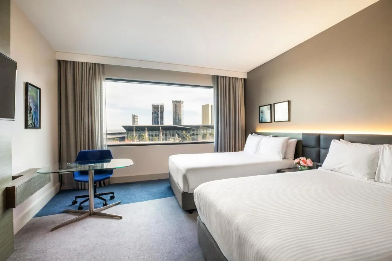 Crowne Plaza Melbourne, an IHG Hotel slide-3