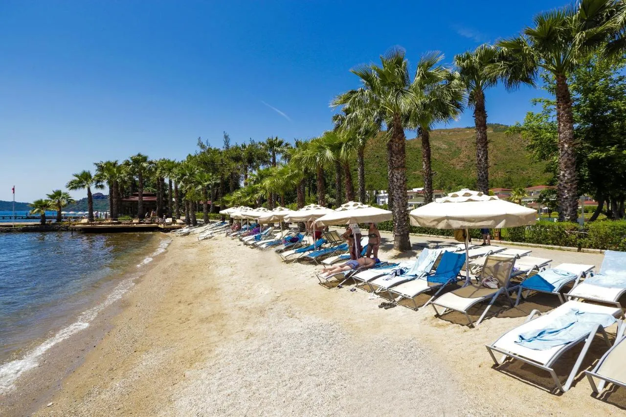 Fortezza Beach Resort slide-3