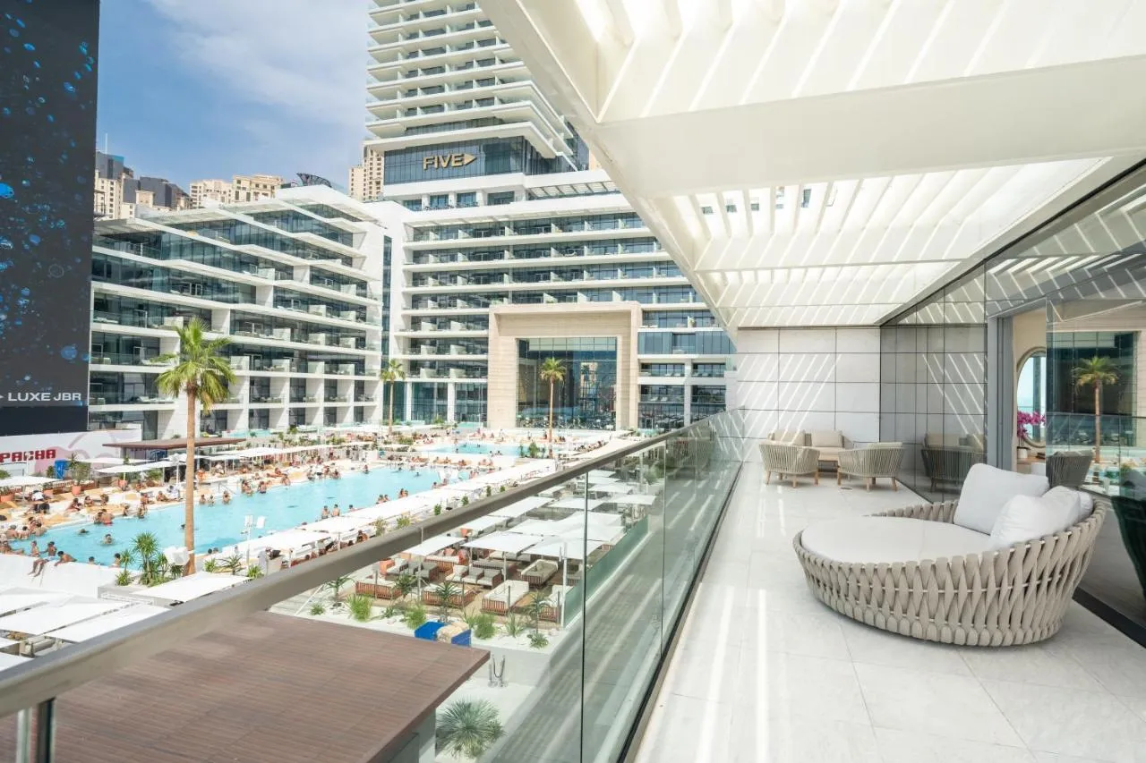 FIVE LUXE JBR slide-4