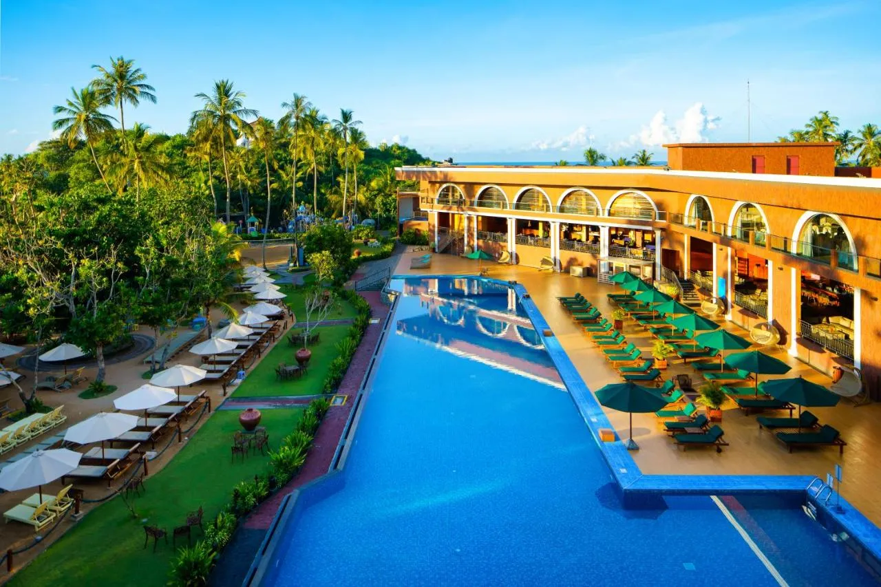 Araliya Beach Resort & Spa slide-3