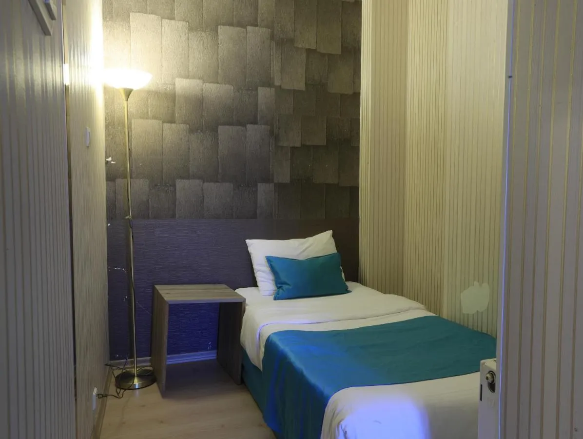 Nil Hotel slide-5