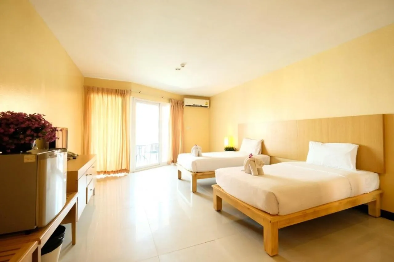 Jomtien Plaza Residence Pattaya slide-5