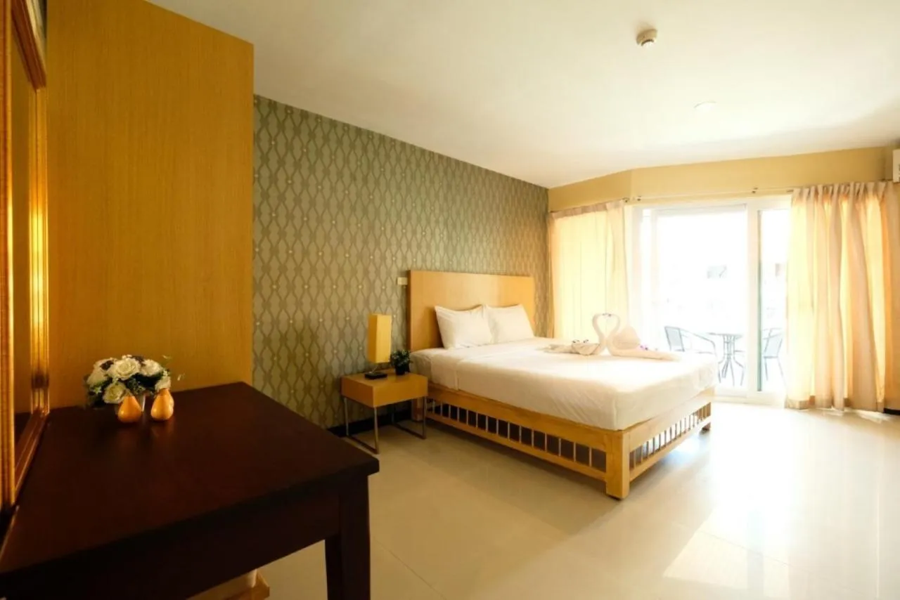 Jomtien Plaza Residence Pattaya slide-3