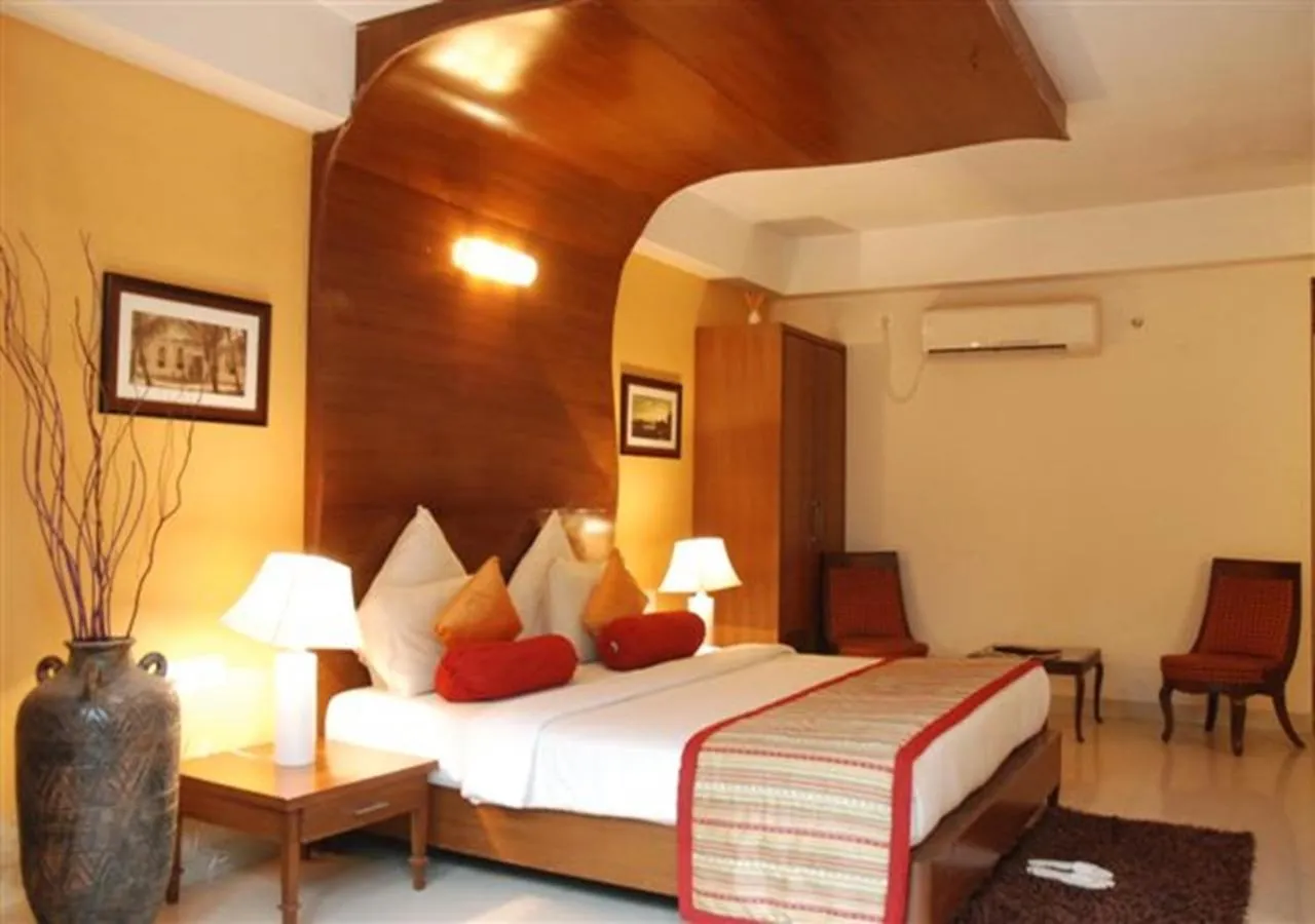 Tangerine Boutique Resort slide-3