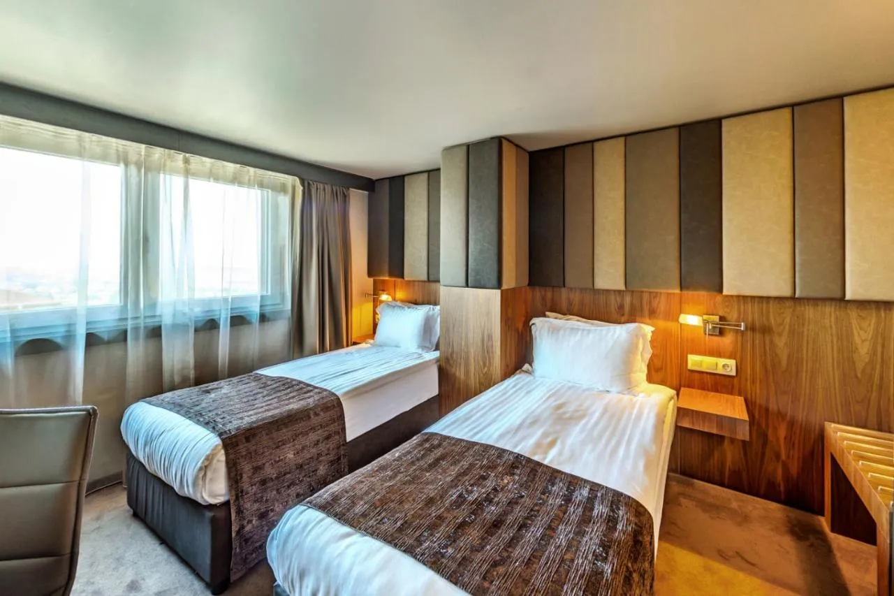 All Seasons Residence Hotel slide-3