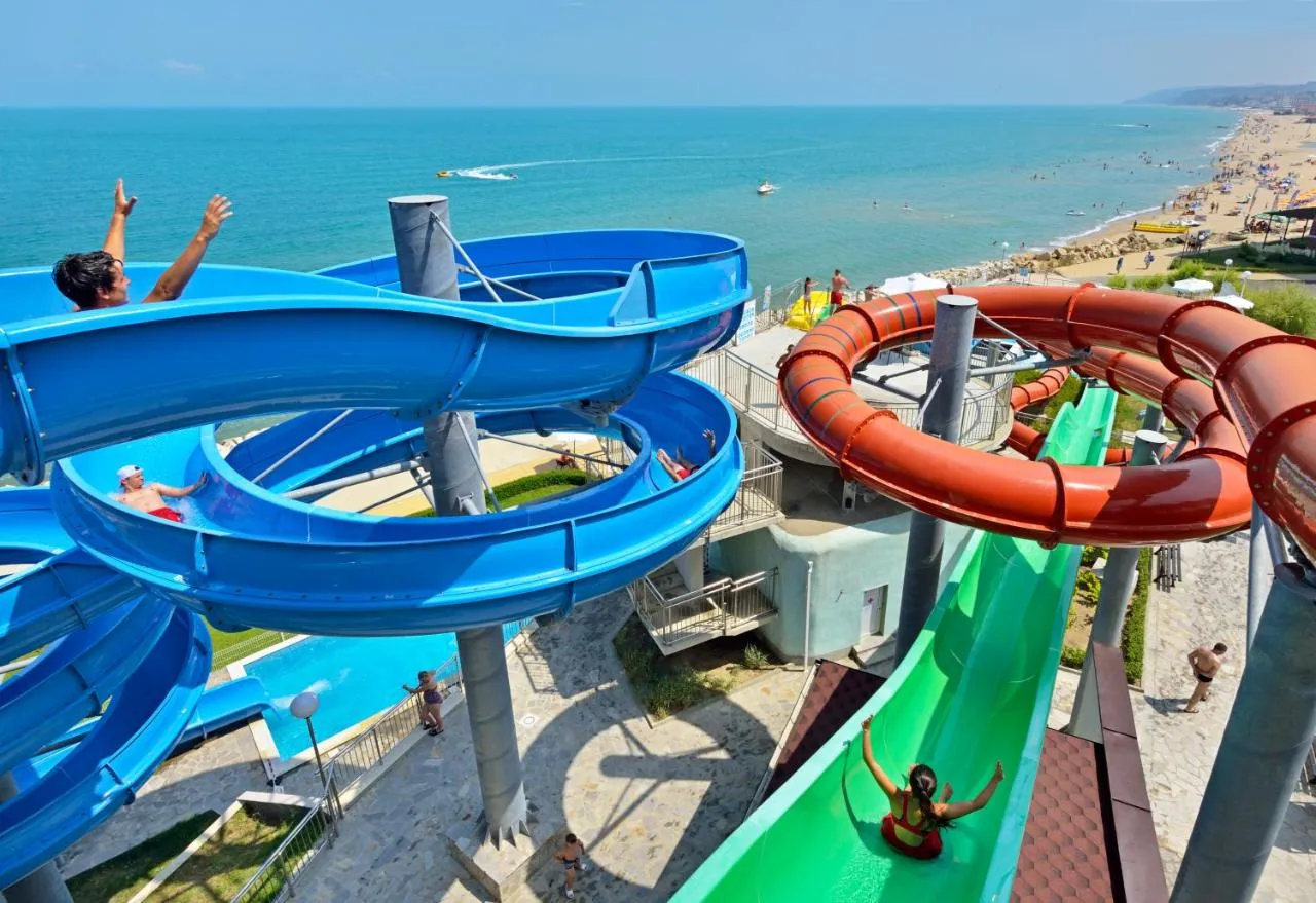 Sol Luna Bay slide-4
