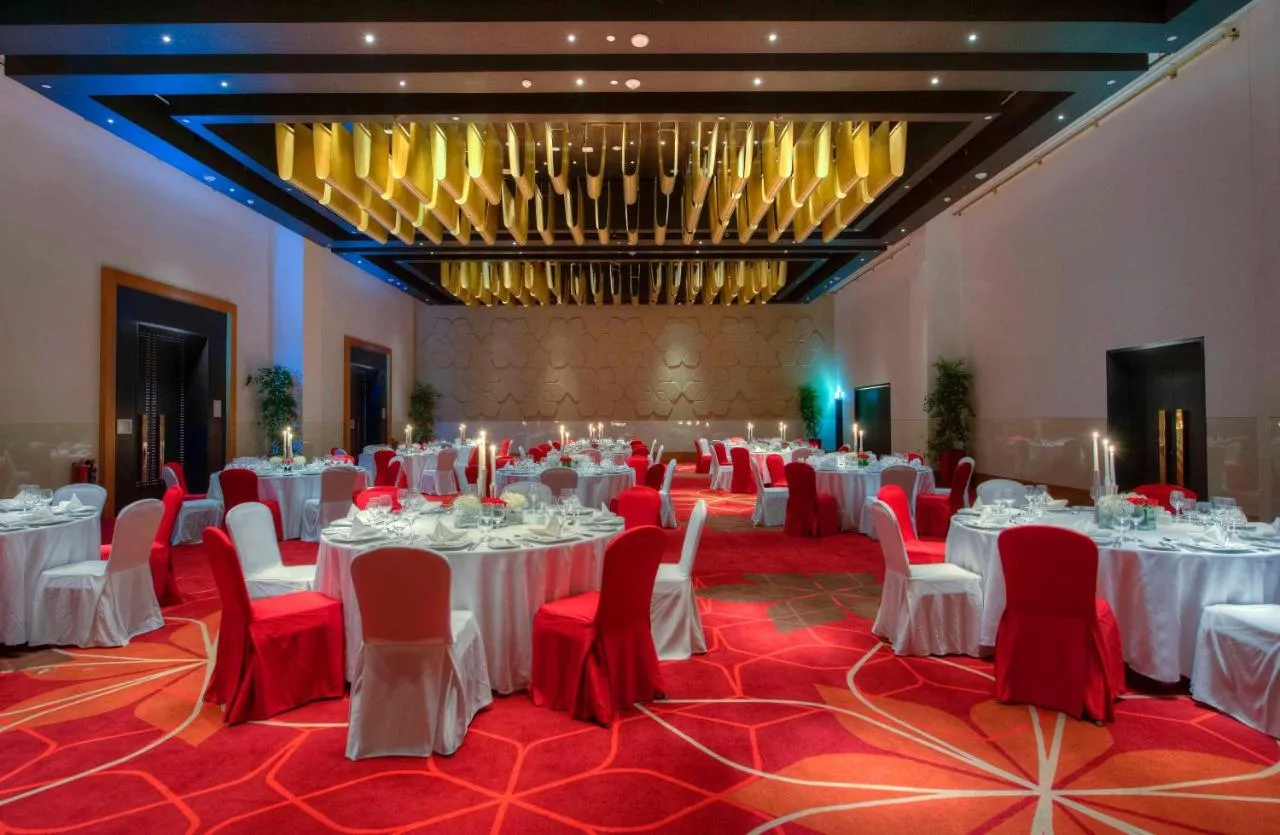 Crowne Plaza Abu Dhabi - Yas Island Hotel slide-3