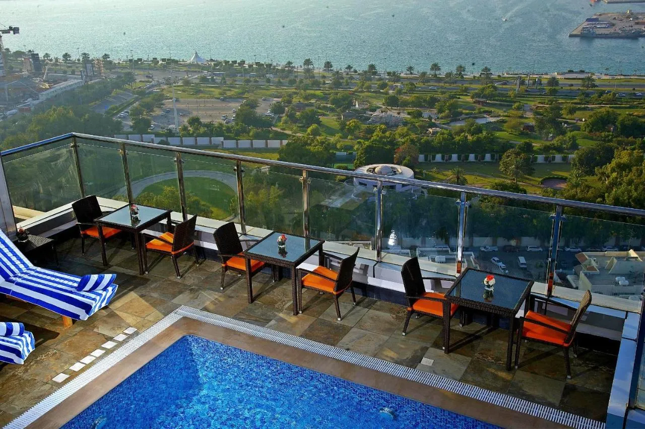 Ramada by Wyndham Abu Dhabi Corniche Hotel slide-4