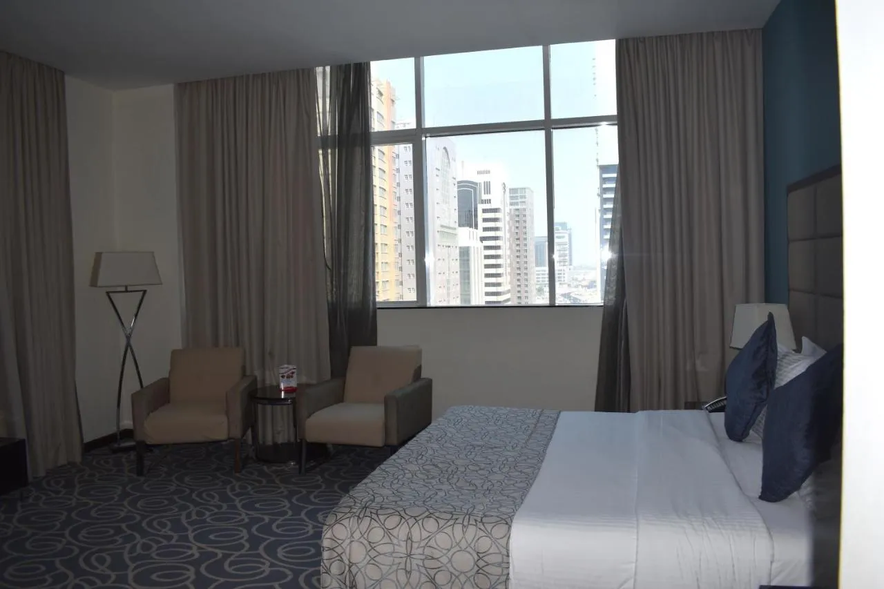 Ramada by Wyndham Abu Dhabi Corniche Hotel slide-5