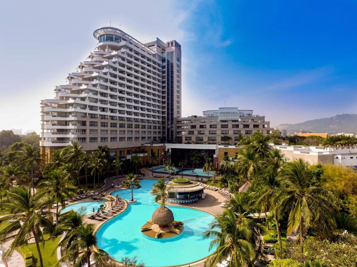 Hilton-Hua-Hin-Resort-Spa slide-3