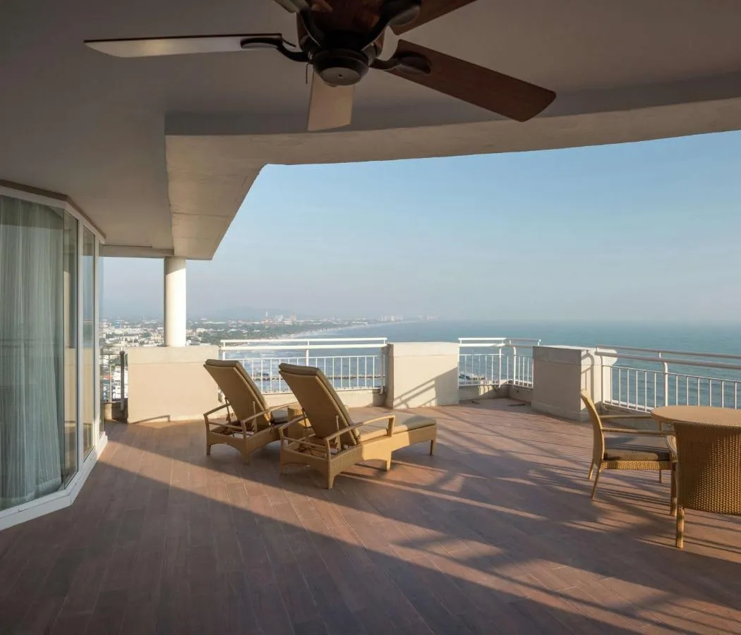 Hilton-Hua-Hin-Resort-Spa slide-4