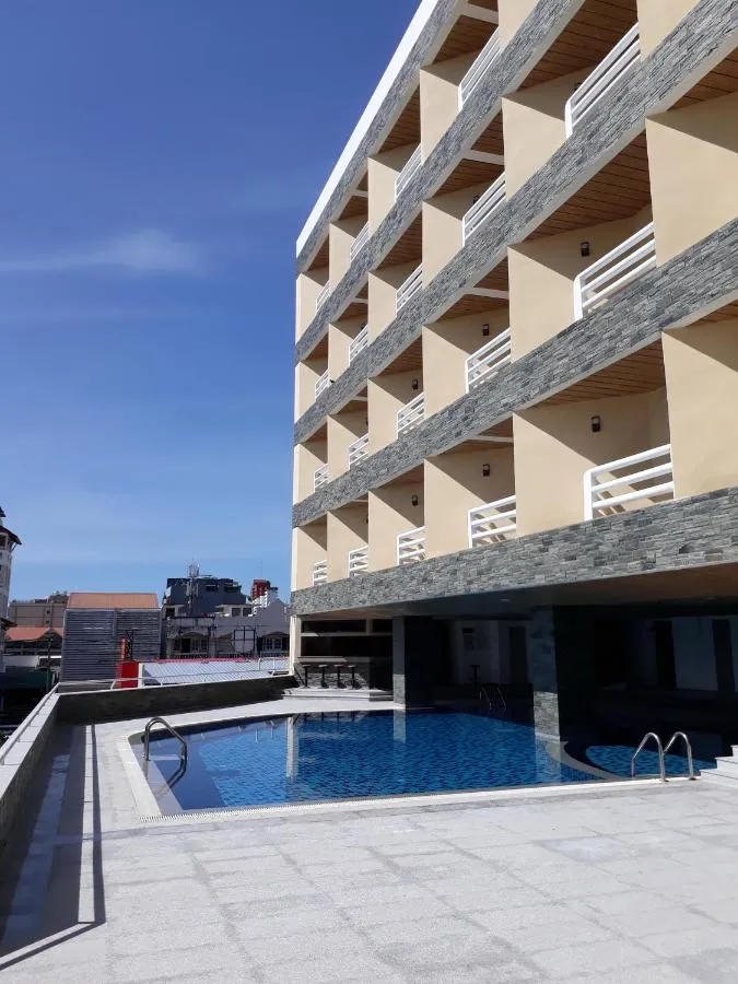 City Beach Resort slide-3