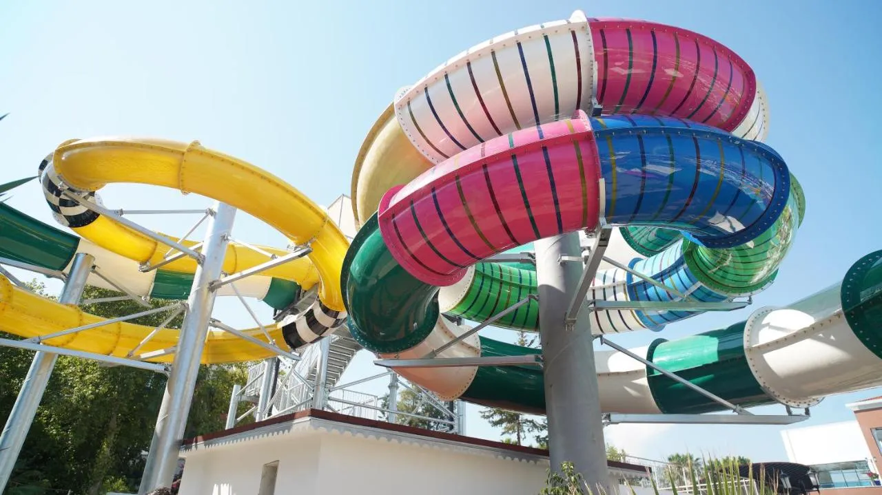 Aqua Plaza hotel slide-5