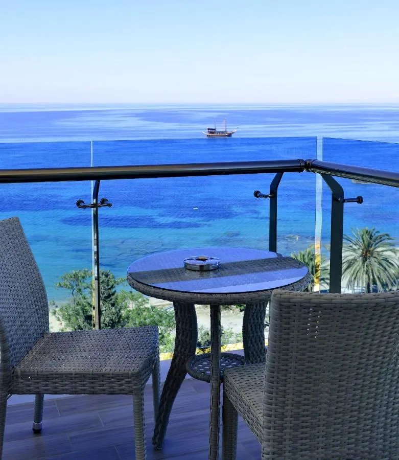 Azura Deluxe hotel-1
