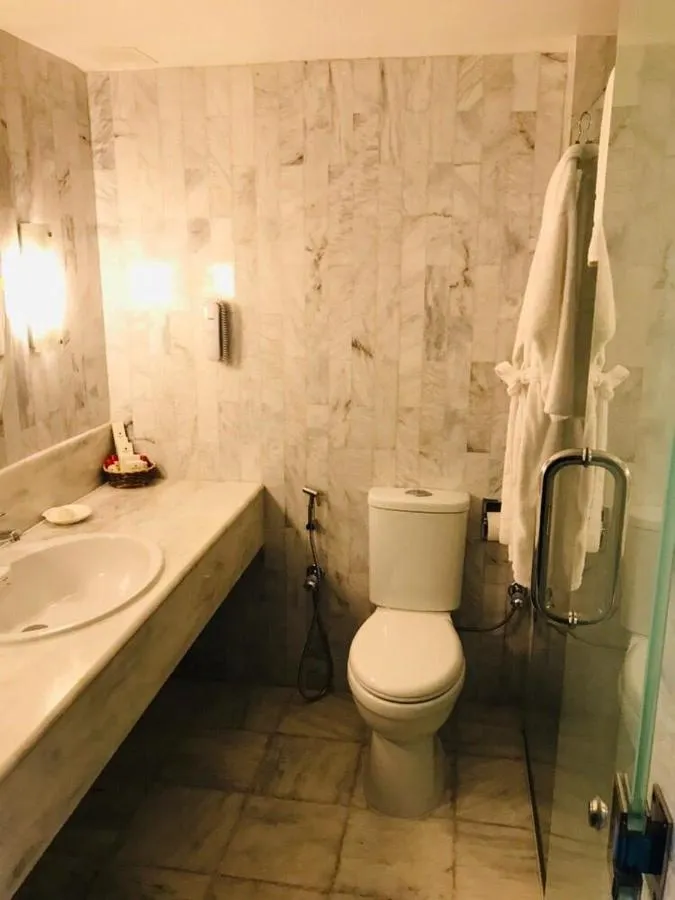 Beach Luxury Hotel slide-3