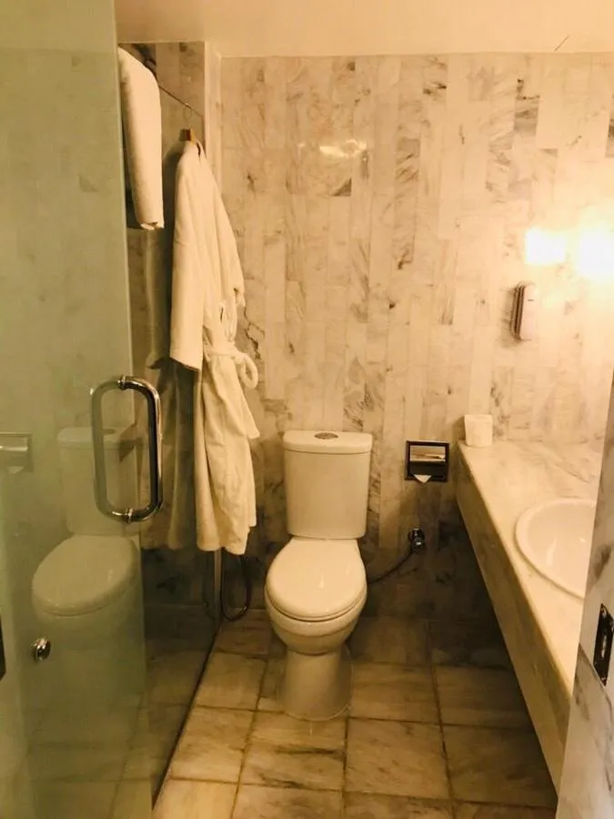 Beach Luxury Hotel slide-4