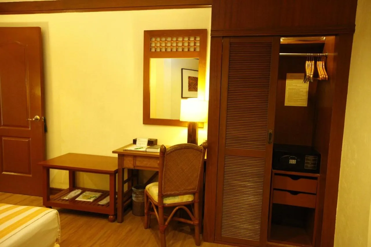 Boracay Tropics Resort Hotel slide-3