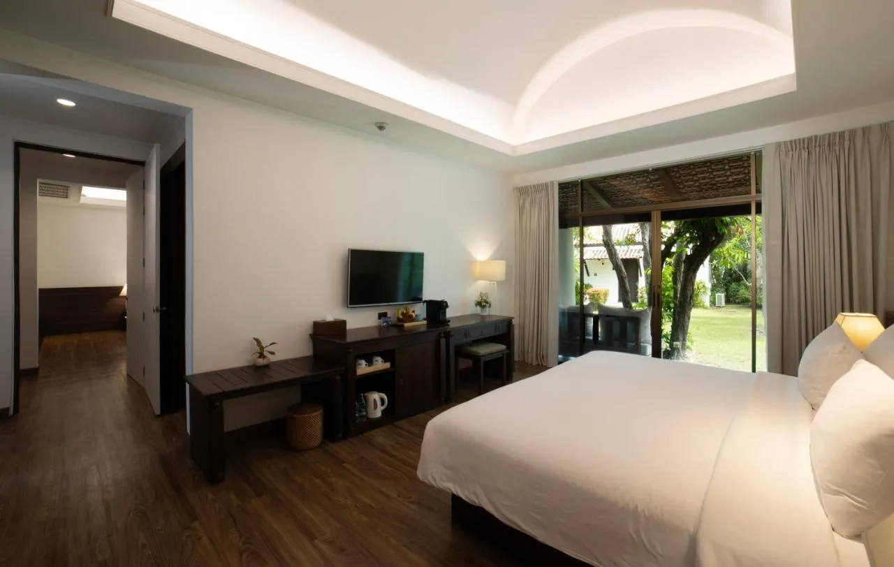Celes Beach Front Resort slide-5