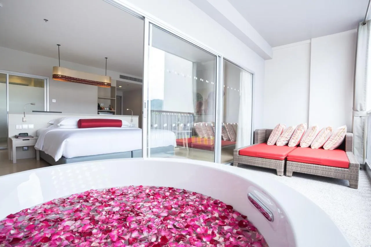 Ramada by Wyndham Phuket Deevana Patong slide-2