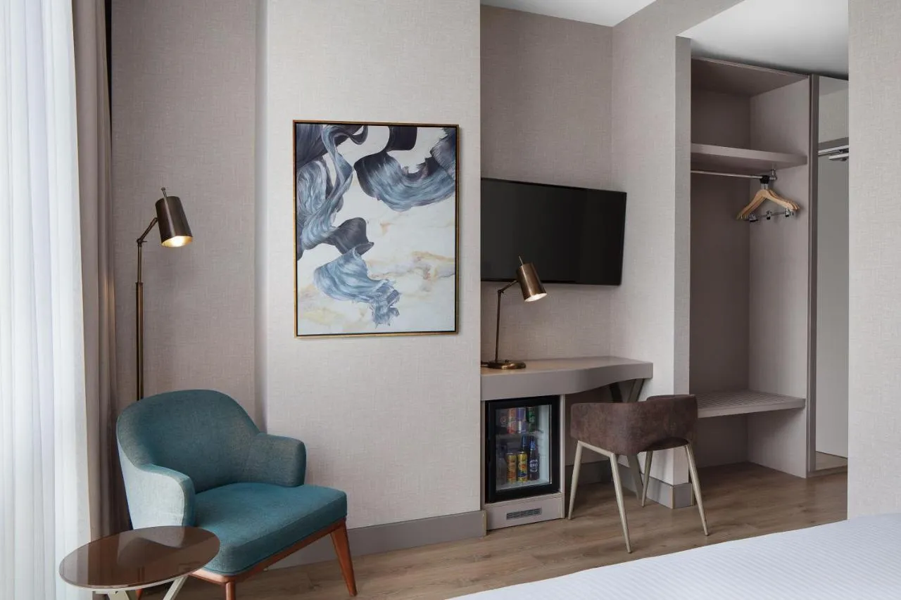 Delta Hotels By Marriott Istanbul Halic slide-4