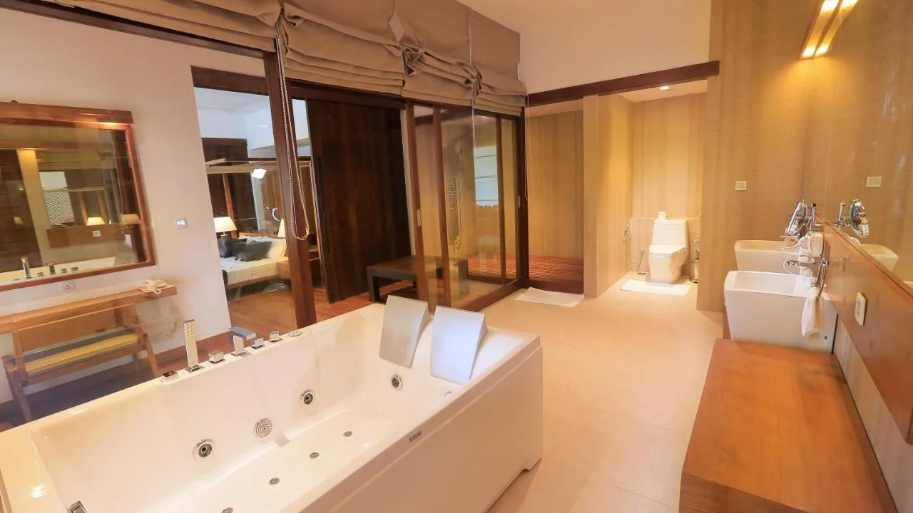 Pandanus Beach Resort & Spa Hotel-1