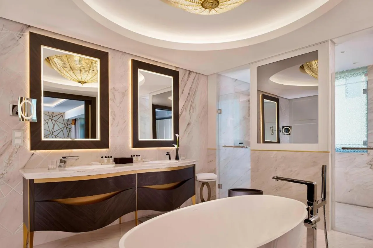 The Alexander, a Luxury Collection Hotel slide-5