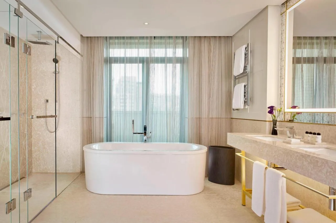 The Alexander, a Luxury Collection Hotel slide-3