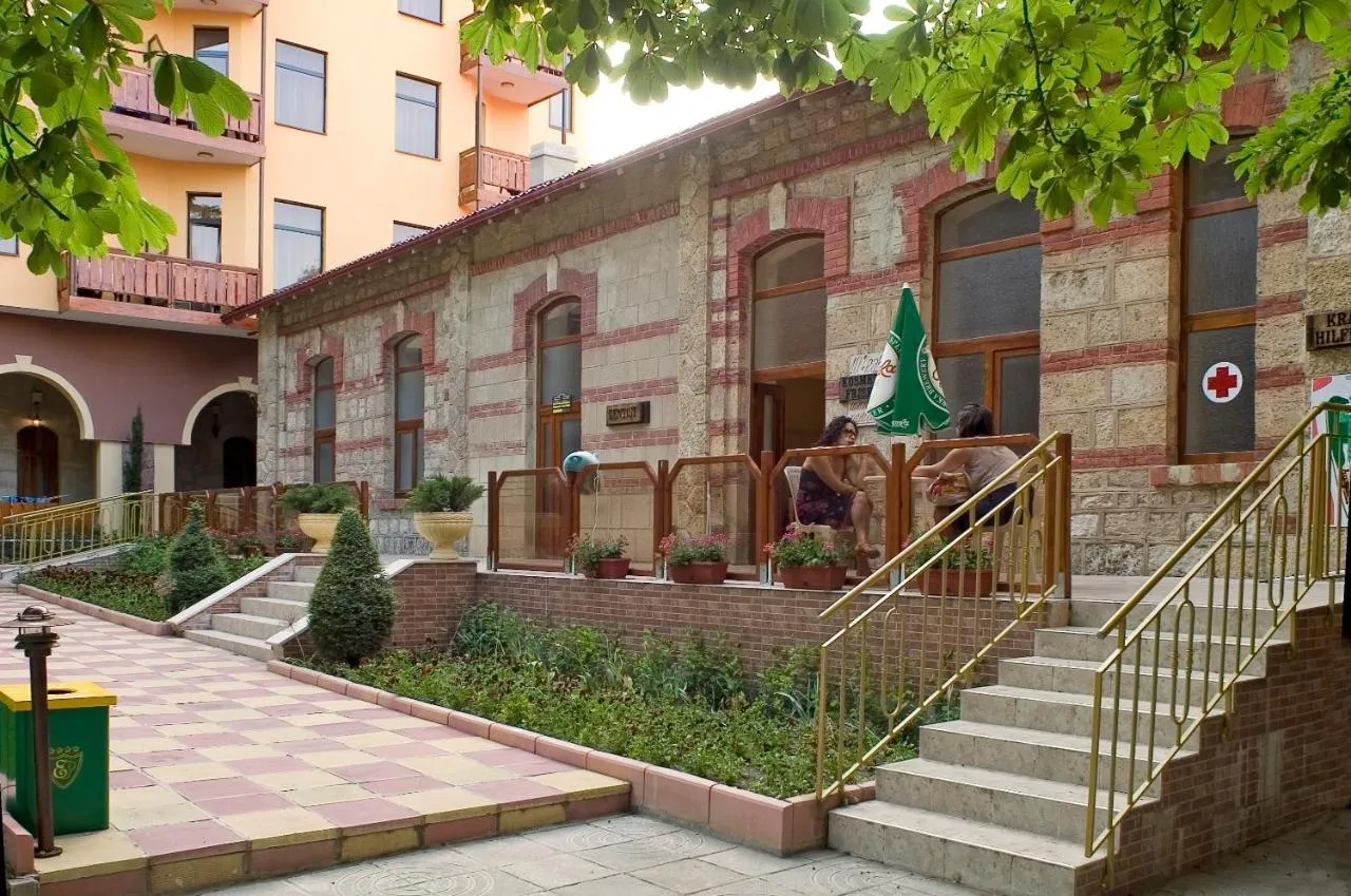Estreya Palace slide-4