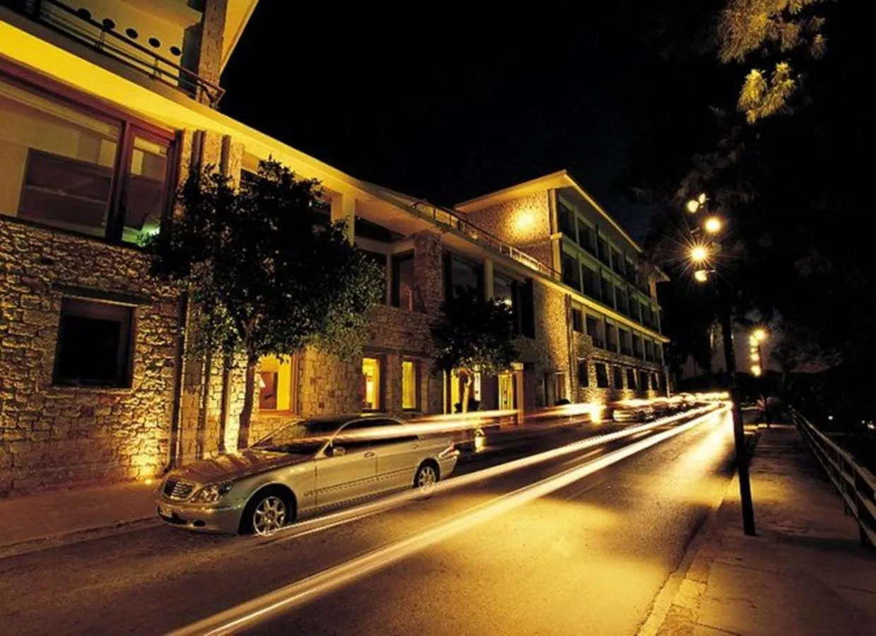 Amphitryon hotel slide-5