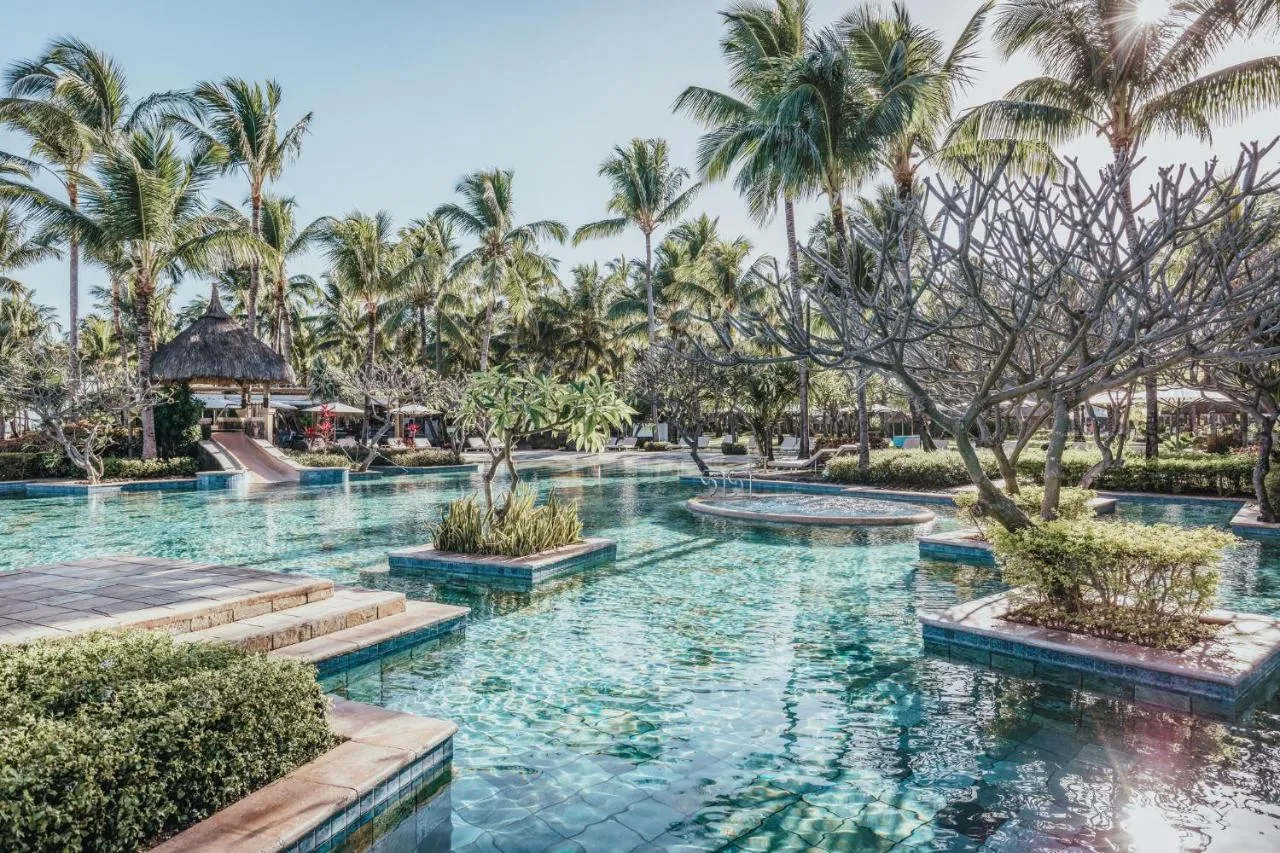 La Pirogue hotel slide-3
