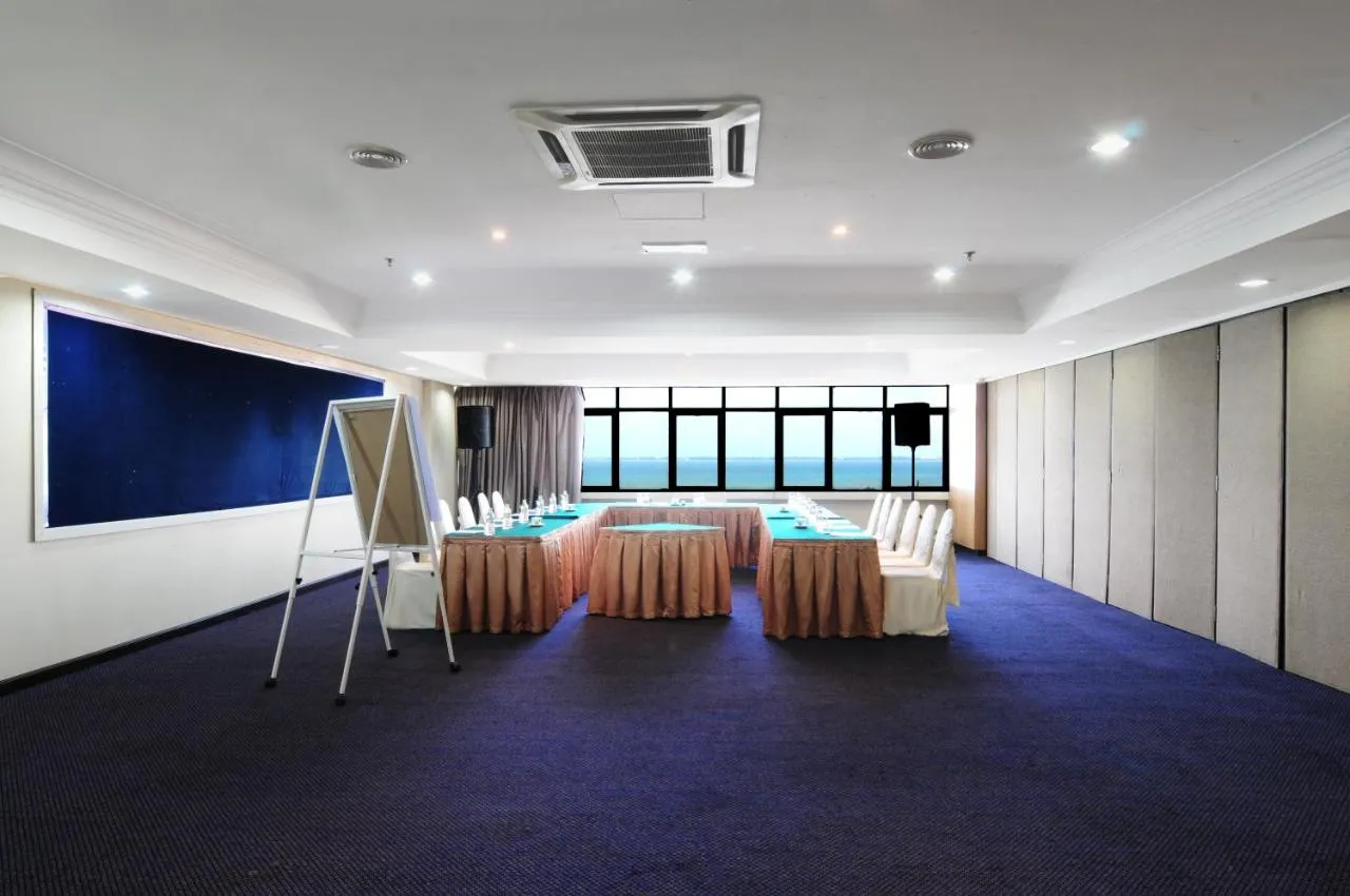 Hotel Sentral Seaview @ ​Beachfront-1