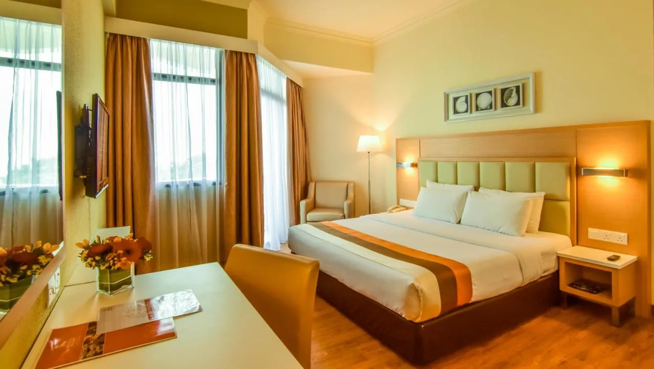 Hotel Sentral Seaview @ ​Beachfront slide-5